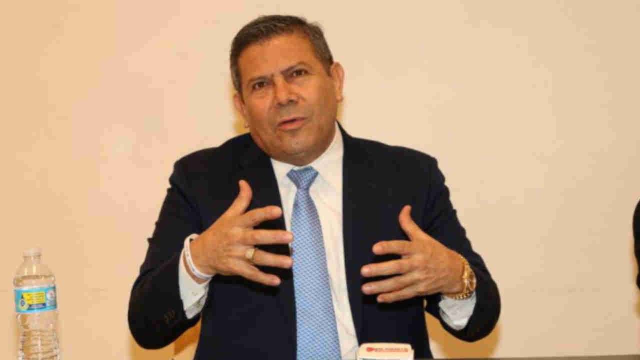Josué Alvarado renuncia a la dirección del partido VAMOS