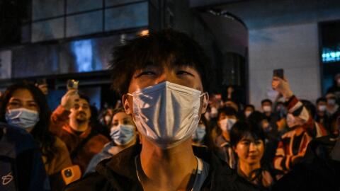 Protestas obligan a régimen chino a dar marcha atrás a política de "COVID cero"