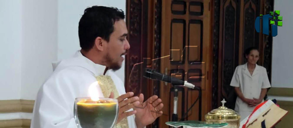 Dictadura de Ortega condena a sacerdote a 8 años de cárcel por opinar en redes sociales