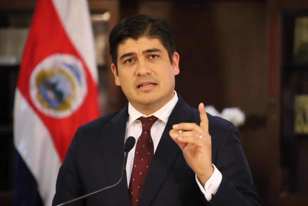 S&P mejora calificación de riesgo a Costa Rica por sólidos resultados fiscales del gobierno de Carlos Alvarado