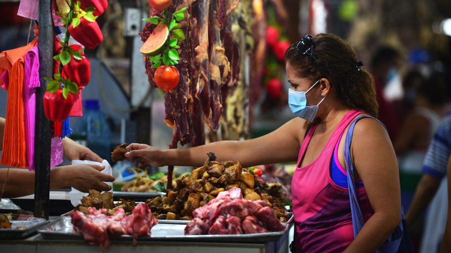 Salvadoreños dejan de consumir carne de res, pollo y huevos por excesivo aumento de los precios de la canasta básica