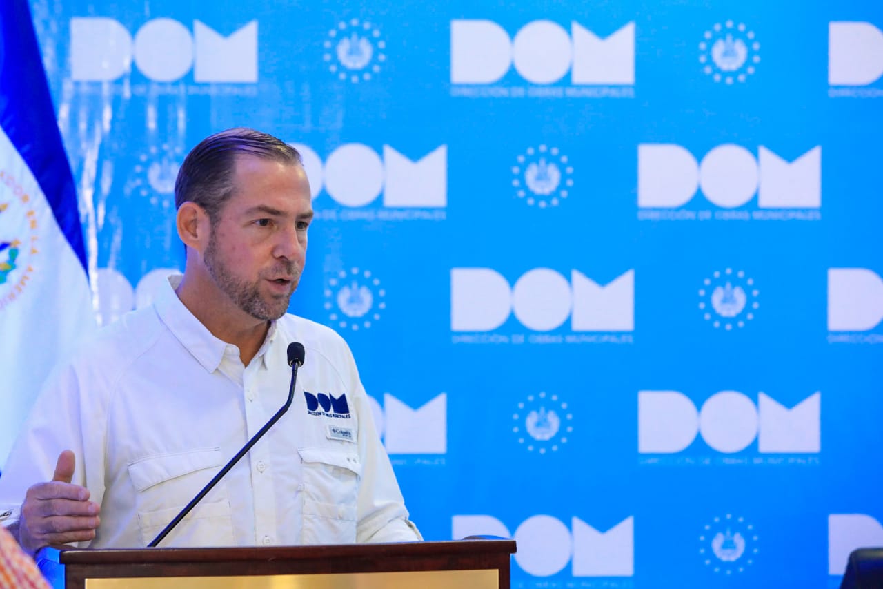 Renuncia Director Ejecutivo de la DOM en medio de cuestionamientos por asignación de millonarios contratos