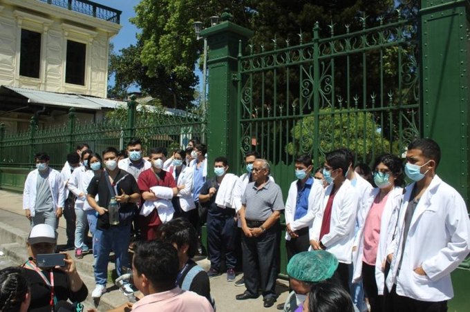 Ministerio de Salud procederá en contra de médicos del Hospital Rosales que pararon labores en apoyo a colegas suspendidas