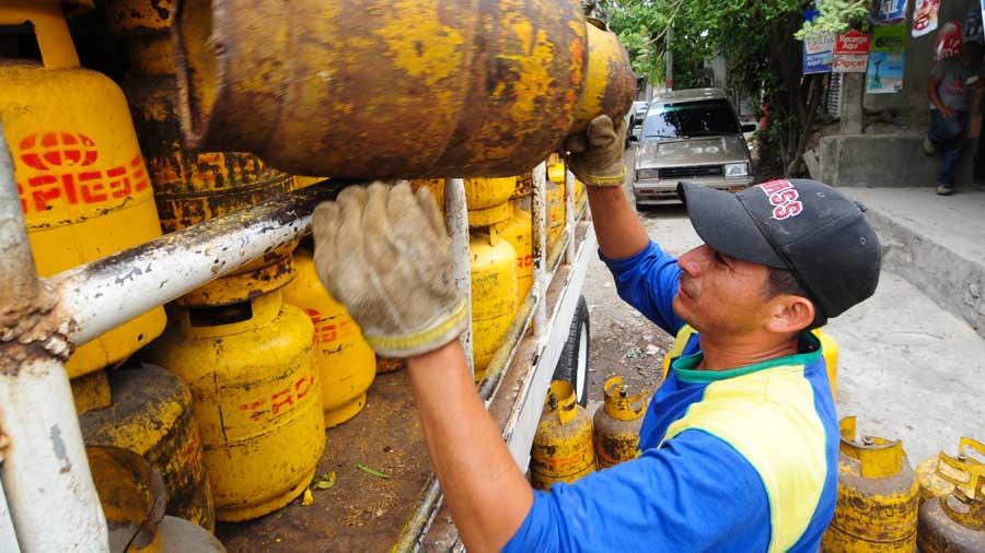 Salvadoreños reciben agosto con un incremento en el precio del tambo de gas