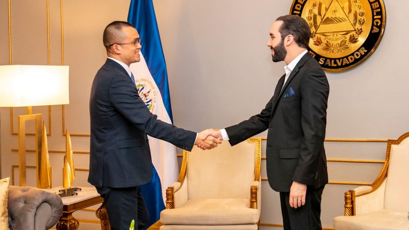 Gobierno de El Salvador brinda licencia completa a Binance, empresa investigada en EEUU por presunto lavado de dinero