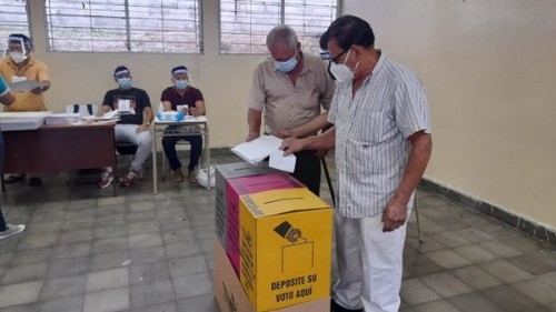 De los 6,214,399 salvadoreños inscritos en el padrón electoral casi la mitad no fue a votar