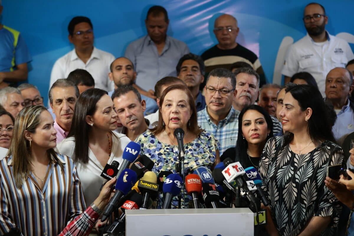 Oposición venezolana calificó como “un atropello histórico” el bloqueo del régimen para inscribir a candidata