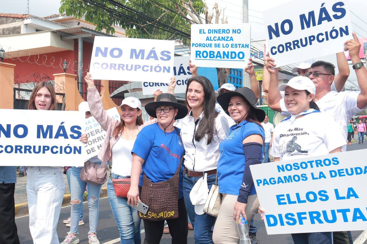 Claudia Ortiz: "Los diputados se han creído que ellos son el pueblo"