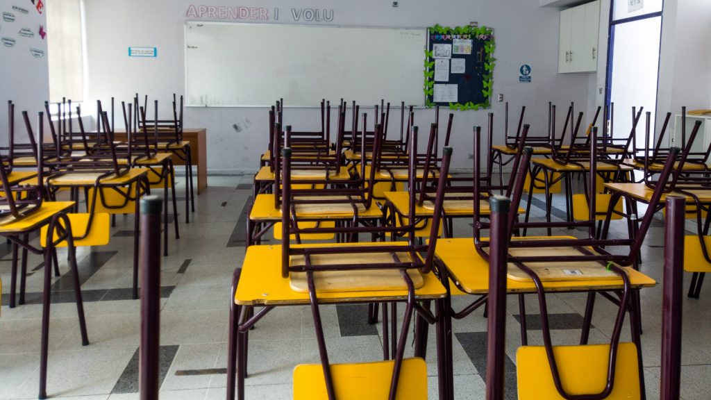 Educación Suspende Clases Ante Alerta Amarilla por Lluvias en El Salvador