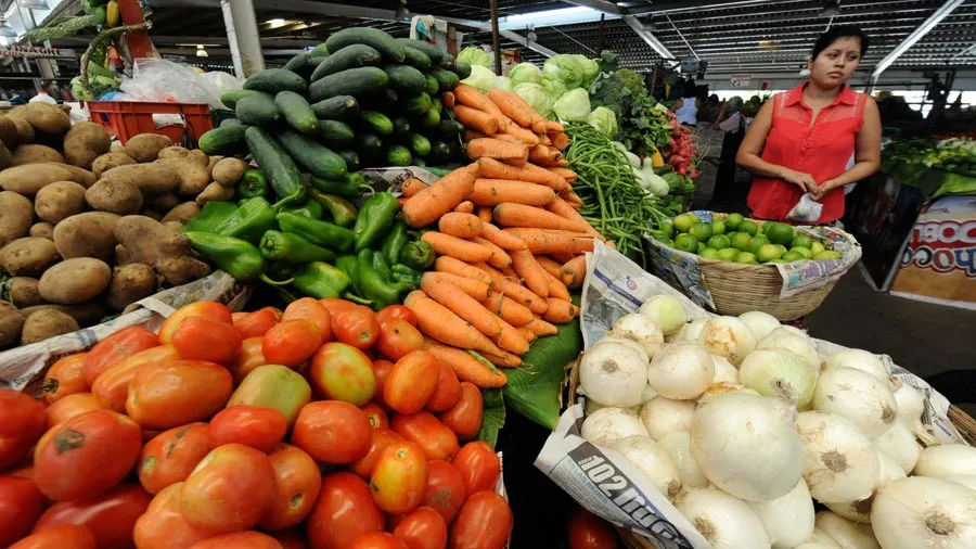 Gobierno salvadoreño oculta datos cruciales sobre precios de alimentos en plena crisis de inflación