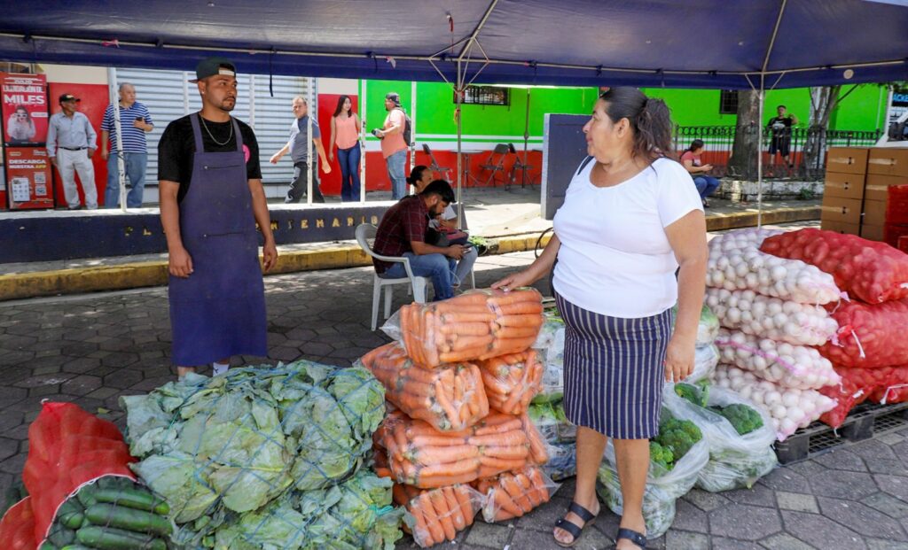 Excesivo aumento de precios en verduras dispara la canasta básica de los salvadoreños a niveles históricos