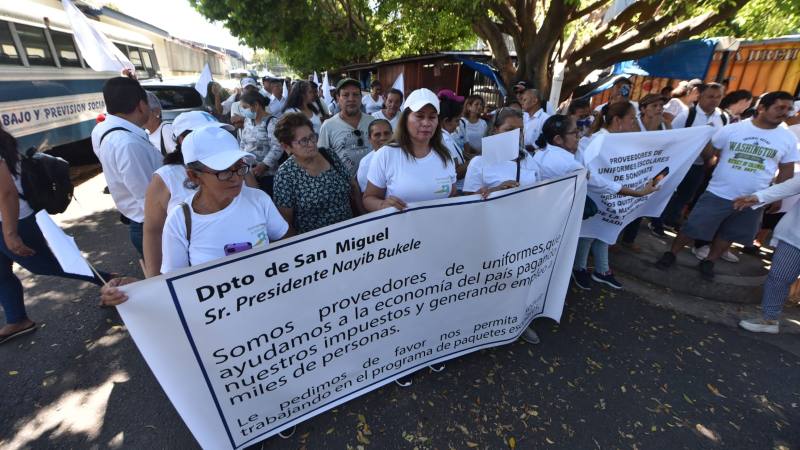 Mined confirma cancelación del segundo uniforme escolar en 2024, agravando la crisis para miles de proveedores