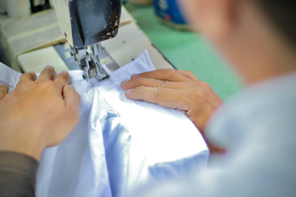 A pocos meses del cierre del año escolar, proveedores aún esperan materiales del MINED para uniformes