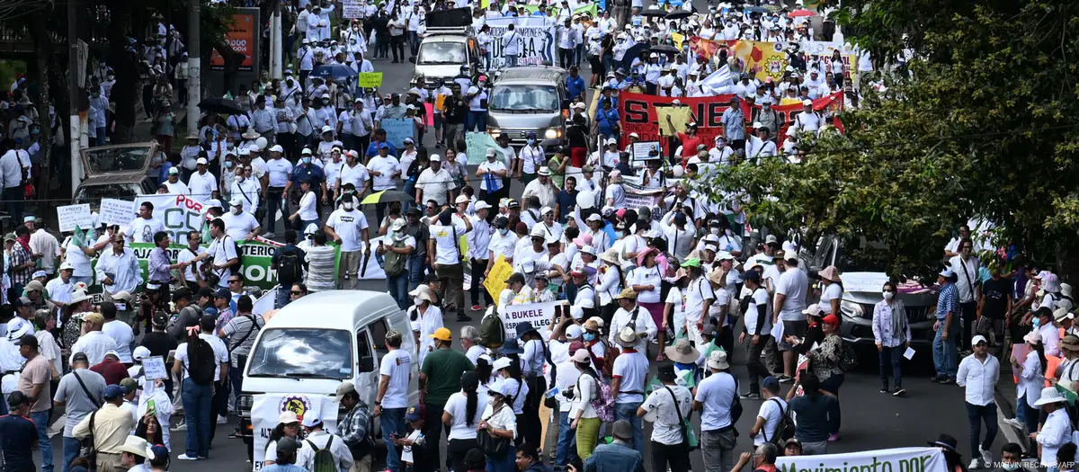 Acusan represalias por participación en marcha: despidos en el sector educativo y de salud