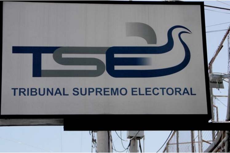 Sociedad civil y partidos políticos preocupados por despidos masivos en el TSE