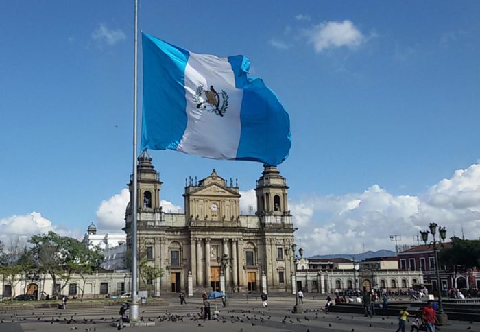 Guatemala anticipa impacto positivo en la economía con aumento salarial del 10 %