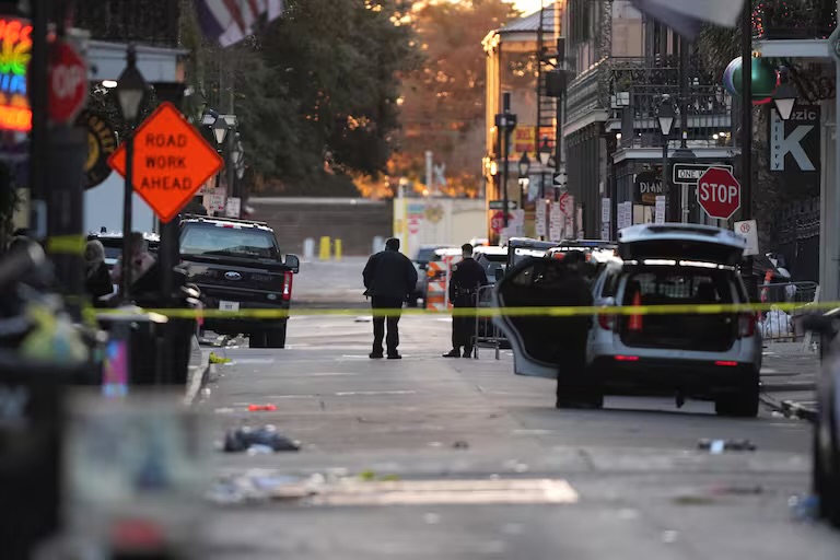 Sube a 15 el número de muertos tras embestida de camión en Nueva Orleans; investigan como posible acto terrorista