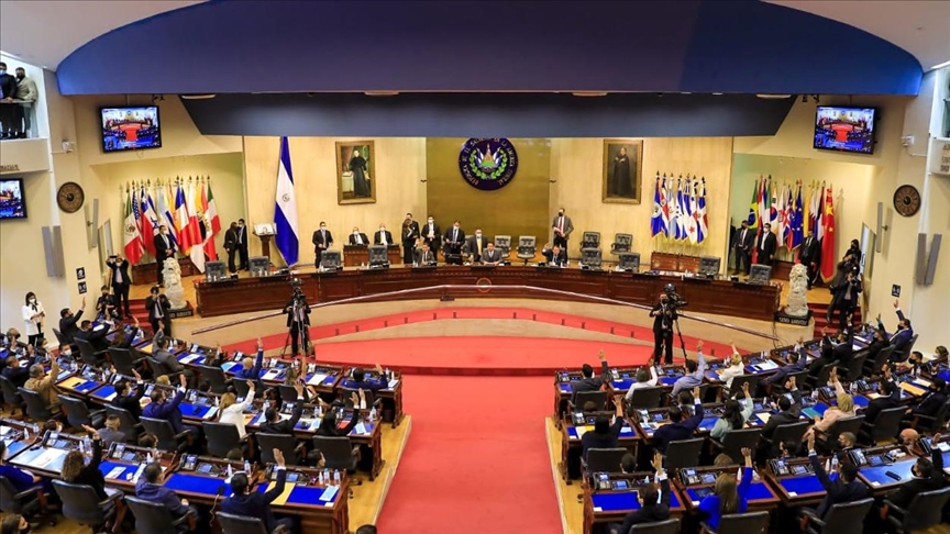 Sacerdote advierte posibles sanciones episcopales a diputados que aprobaron la minería metálica