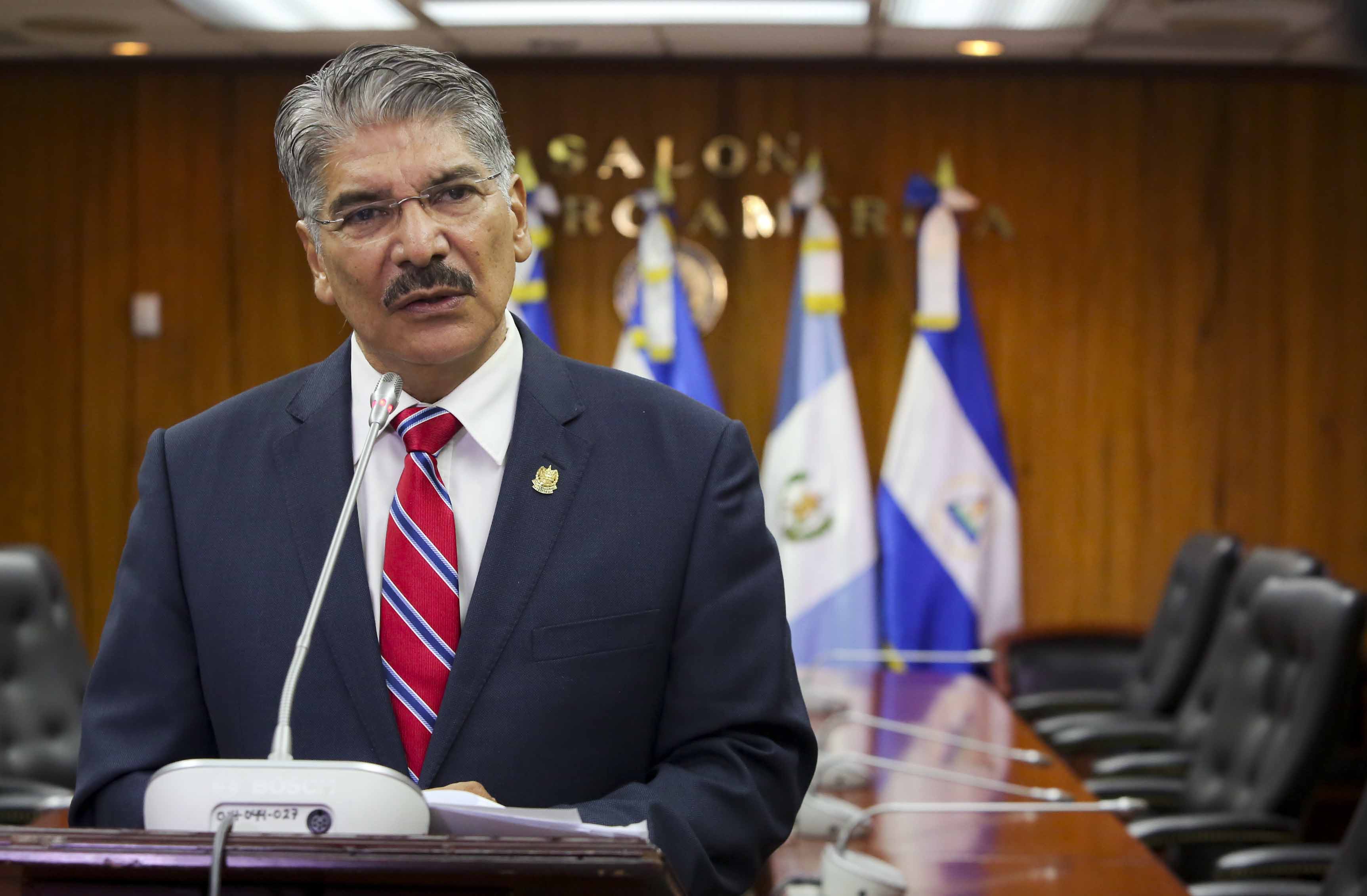 Norman Quijano detenido en EE.UU.; gobierno salvadoreño gestiona su deportación