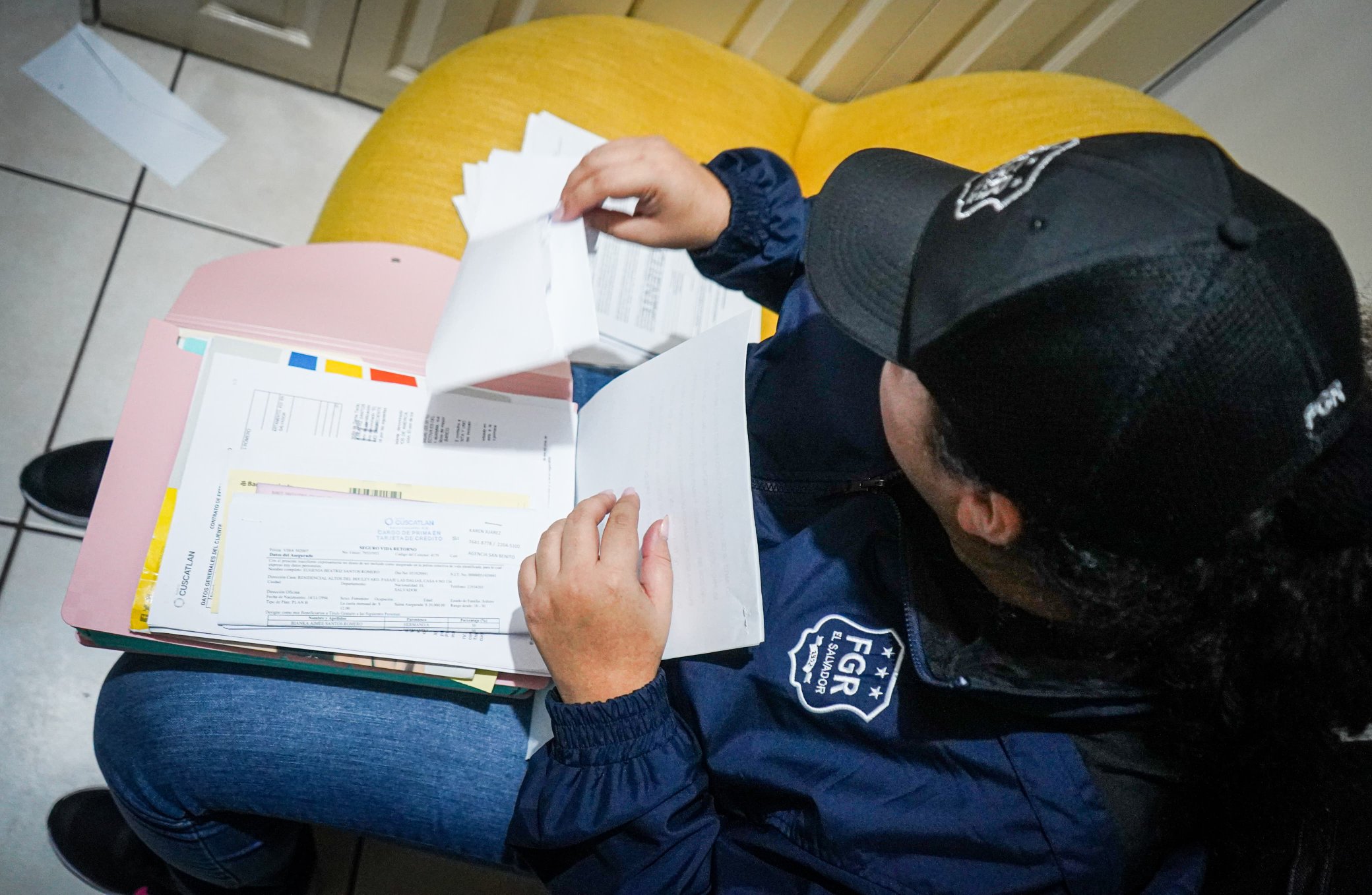 Capturan a tres personas acusadas de estafar $247,000 con falsas inversiones en bolsa