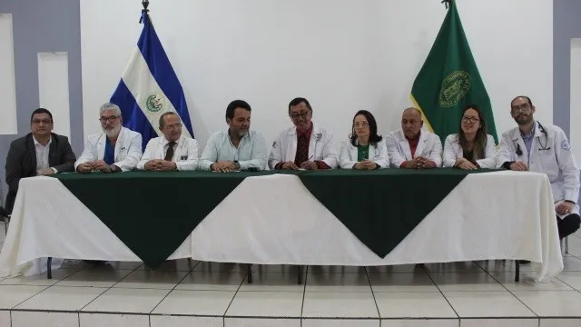 Colegio Médico exige solución urgente ante falta de plazas para estudiantes de internado de medicina