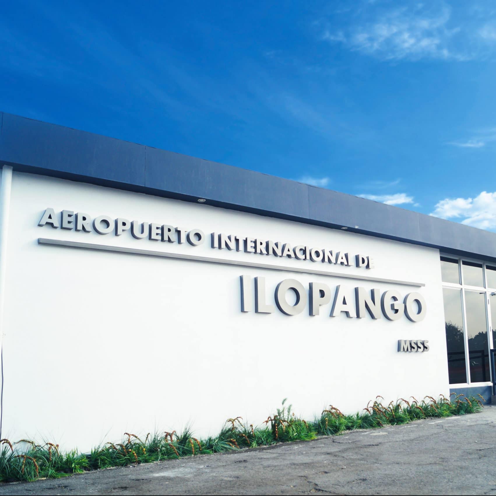Caen 8 % los pasajeros en el Aeropuerto de Ilopango en el primer semestre de 2025