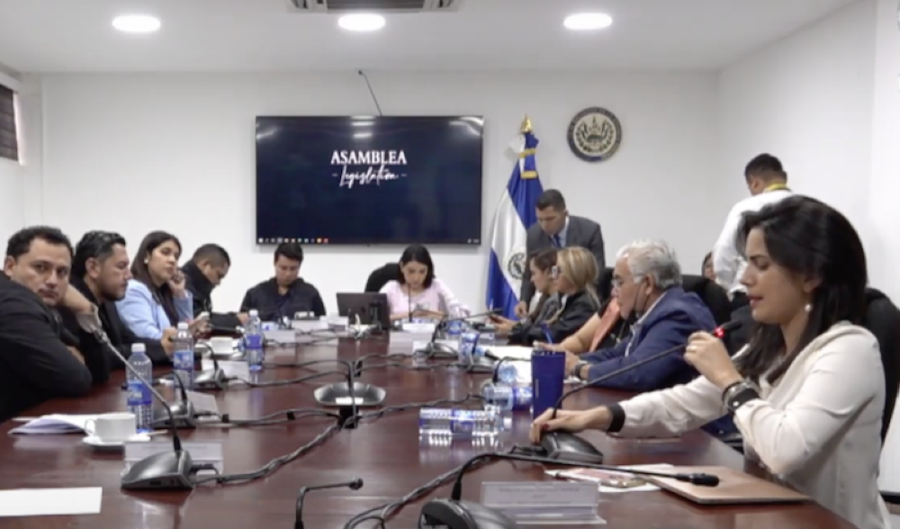 Asamblea aprueba informes de Economía, Trabajo y Turismo sin debate; diputada Claudia Ortíz denuncia falta de control