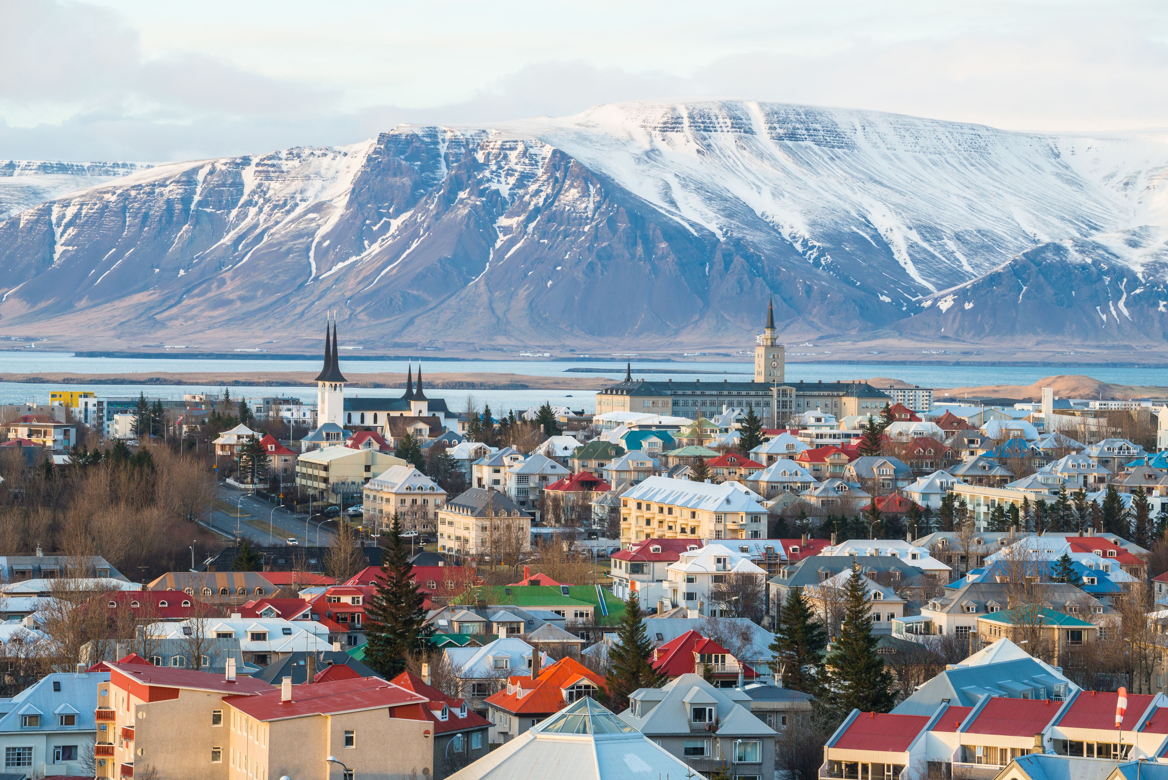 Islandia lidera el top 5 de los países más seguros del mundo en 2025