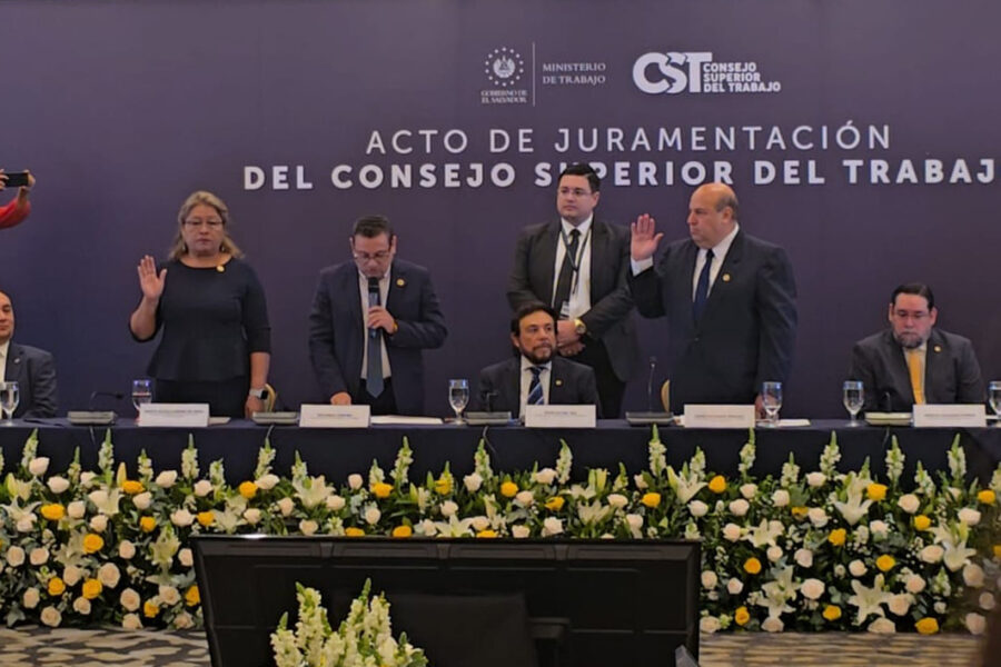 Juramentan al nuevo Consejo Superior del Trabajo en El Salvador