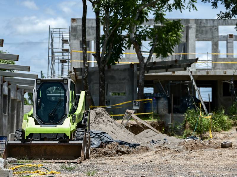 Constructa dejó inconclusas siete escuelas adjudicadas por la DOM tras recibir $8.5 millones en anticipos
