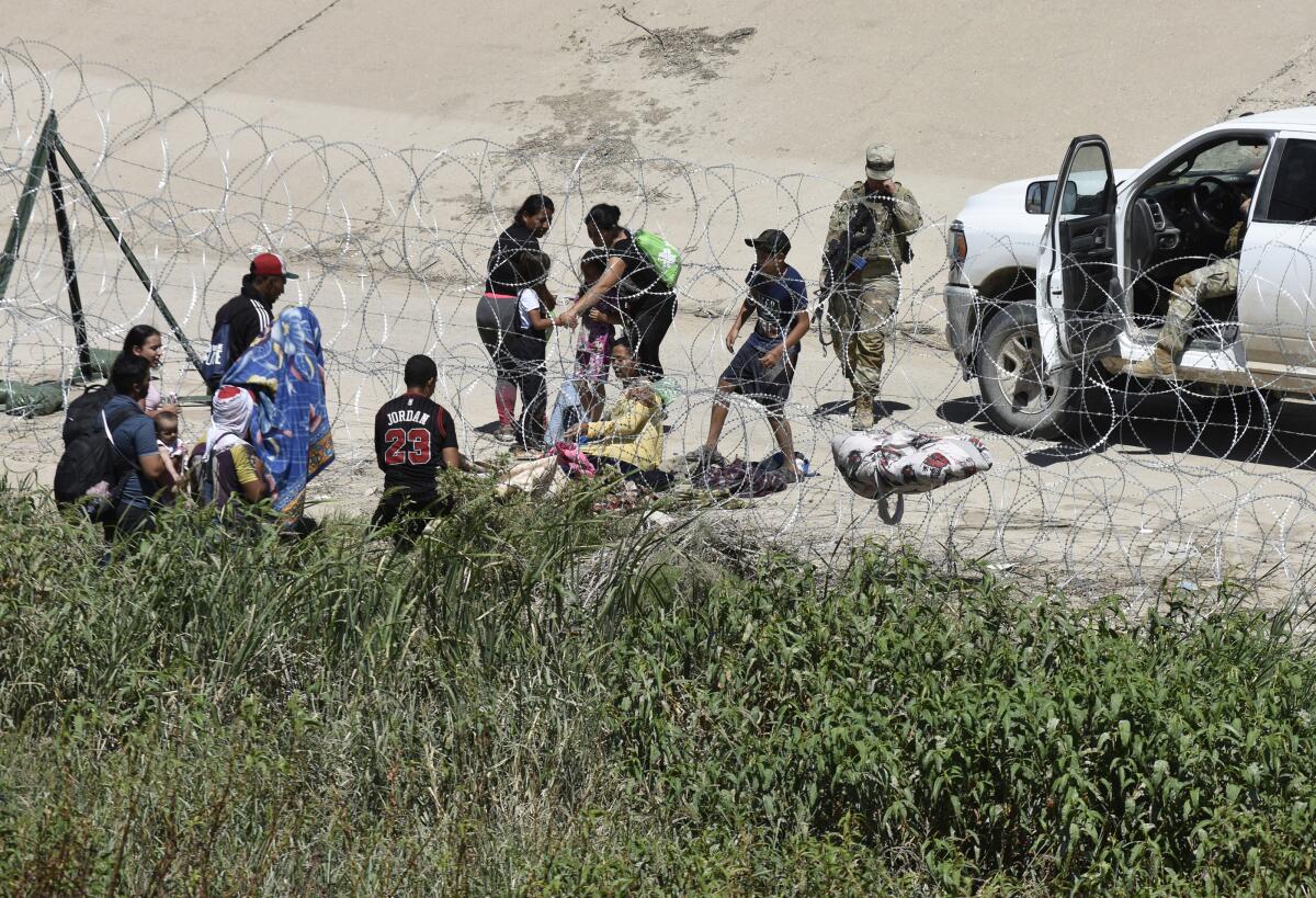 Más de 10,000 migrantes salvadoreños detenidos en EE.UU. y México en lo que va del 2025