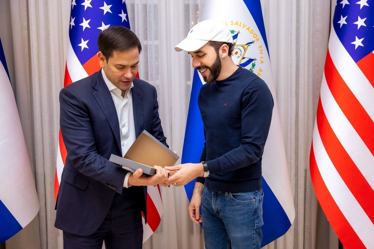 Informe del Washington Post revela que Marco Rubio ofreció entrega de cabecillas de la MS-13 a Bukele a cambio de acceso al CECOT