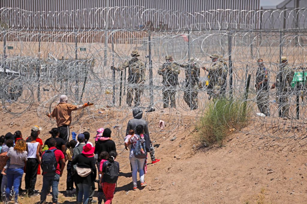 Estados Unidos impondrá multa de $5,000 a quienes crucen ilegalmente la frontera con México