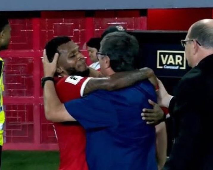 Bolillo Gómez indigna a El Salvador: celebró con Panamá mientras la Selecta tocaba fondo