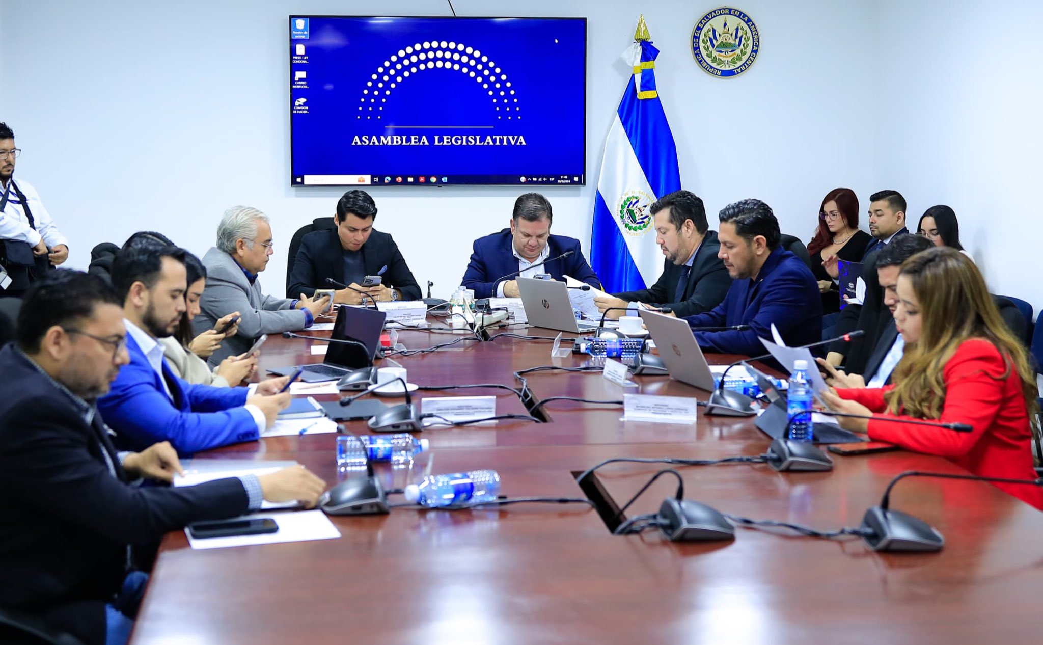 Diputados aprueban $649 millones en deuda en menos de una hora y sin debate