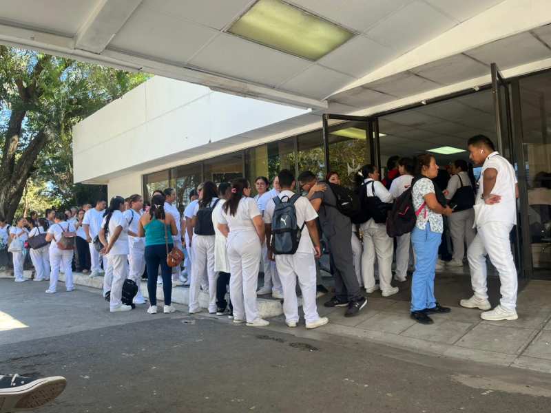 Despidos masivos sacuden al Hospital Rosales: trabajadores denuncian más de 1,200 plazas suprimidas