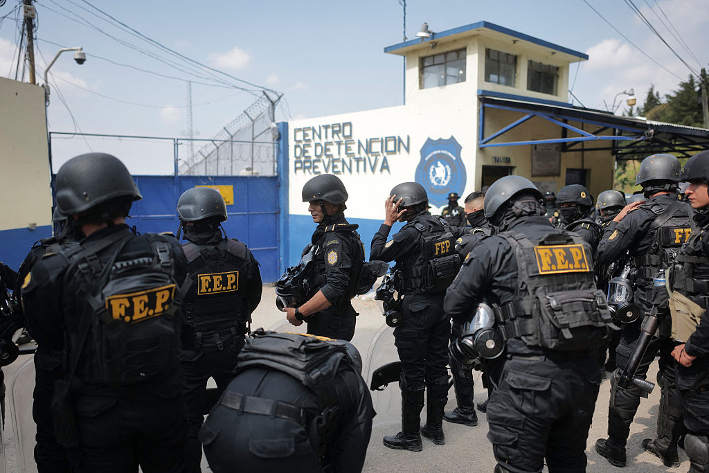 Hallazgo de terminal satelital en prisión expone brechas de control penitenciario en Guatemala