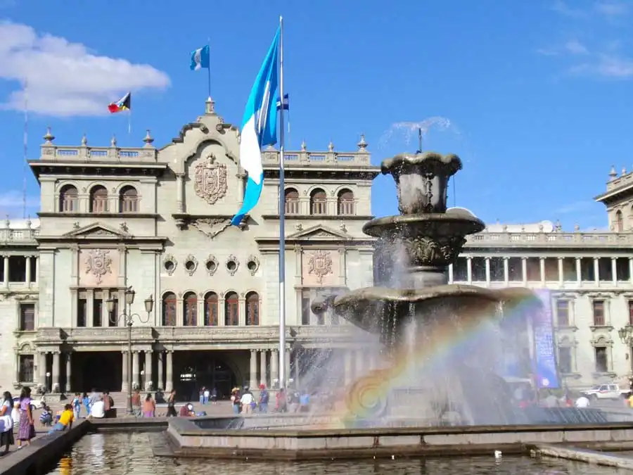 Guatemala perdería hasta $260 millones por nuevo impuesto a remesas desde EE.UU.