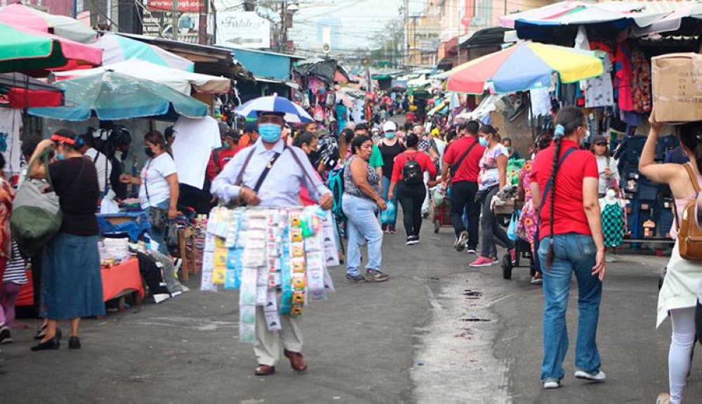 Siete de cada diez trabajadores no cotizan para pensión en El Salvador