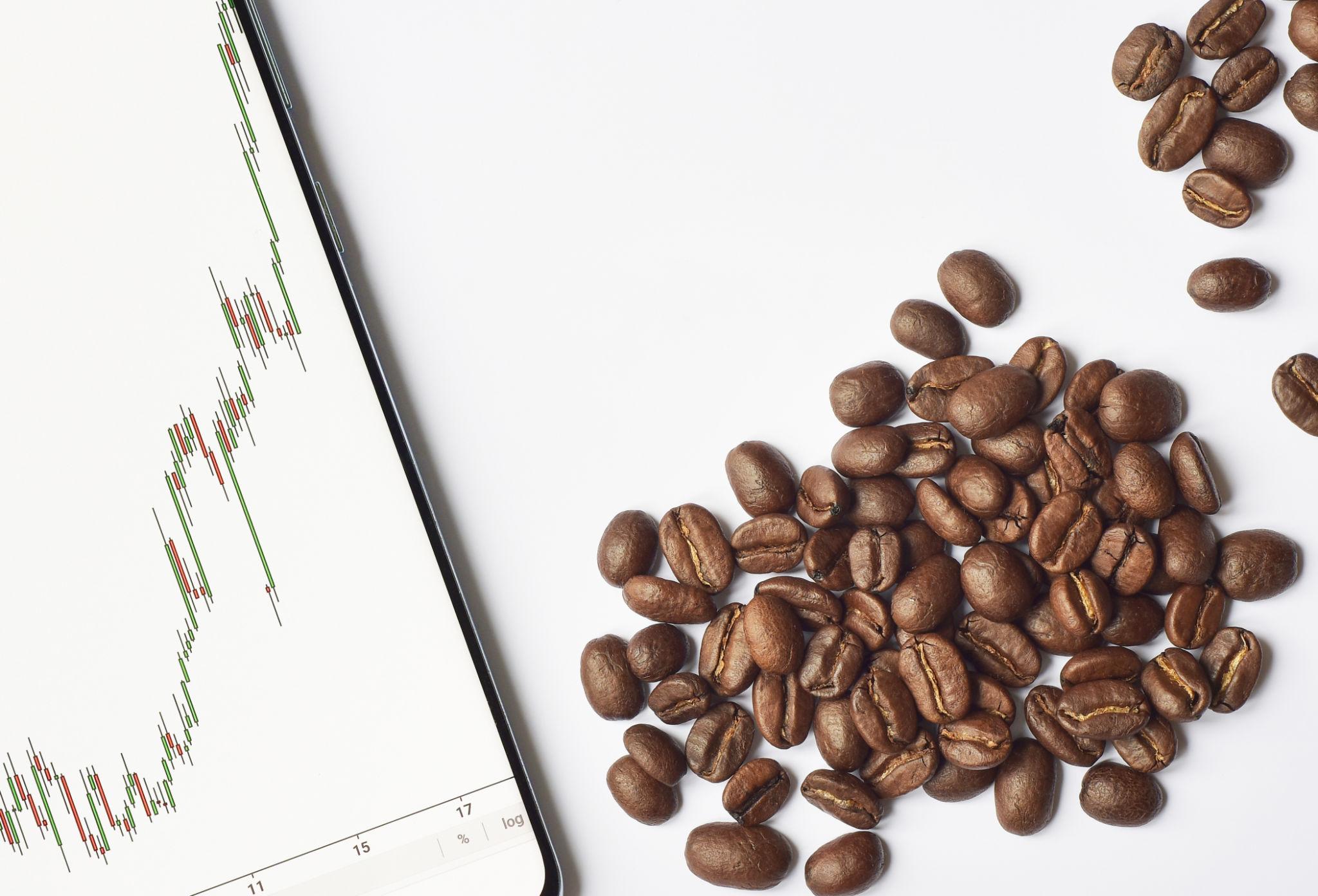 Precio del café cae a $2.96 y marca su nivel más bajo desde julio de 2025