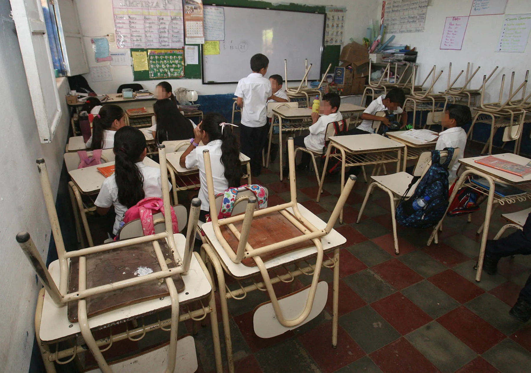 Más de 1,400 estudiantes dejaron la escuela pese a recibir equipos del Mined