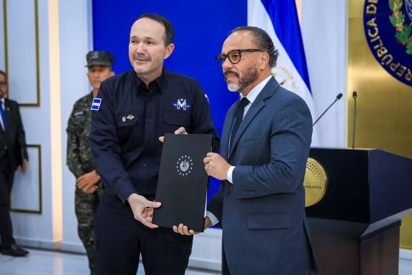 El Salvador aprueba reforma constitucional que permite cadena perpetua