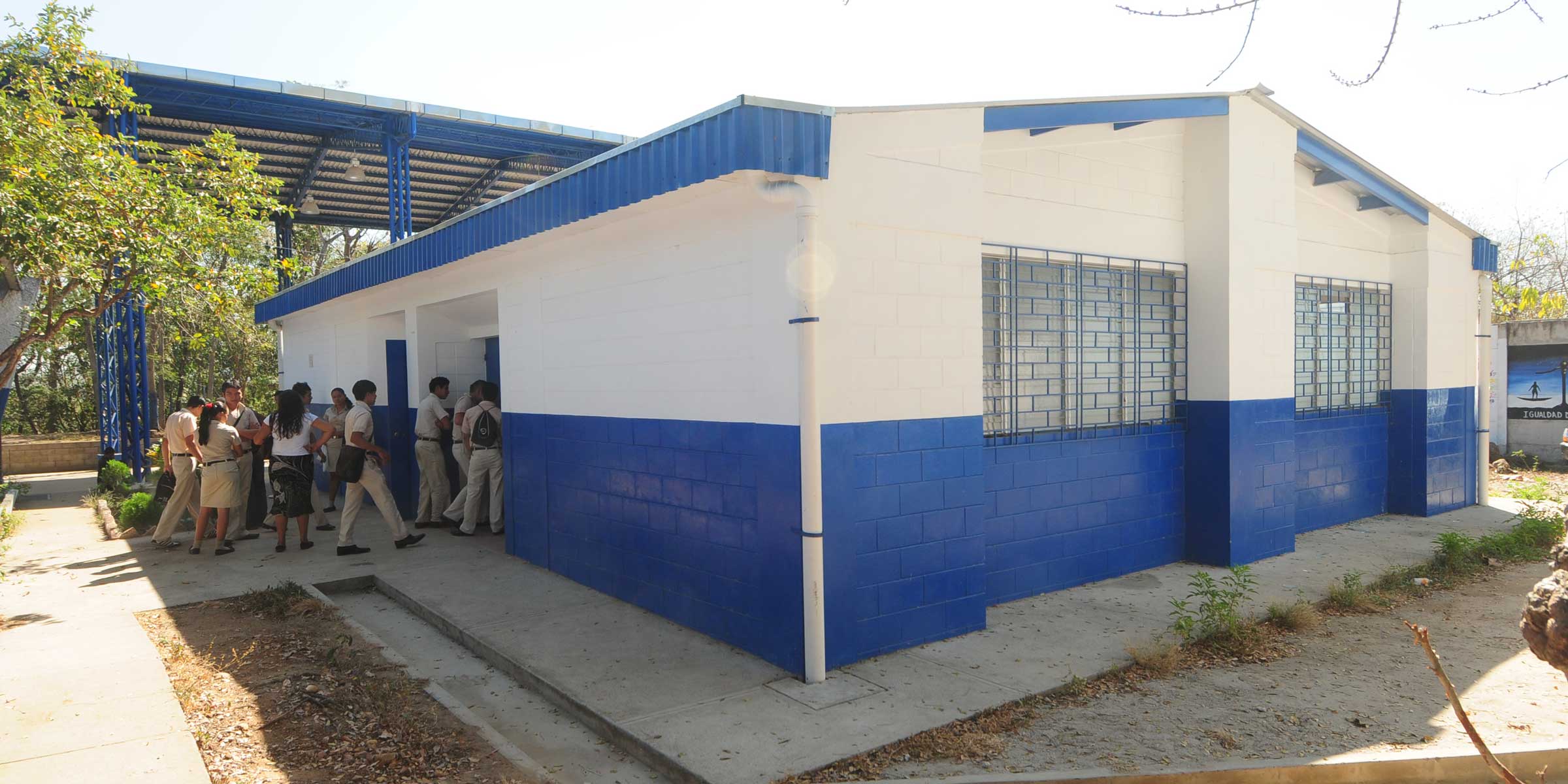 Más de 1,500 maestros dejaron el sistema educativo salvadoreño en dos años