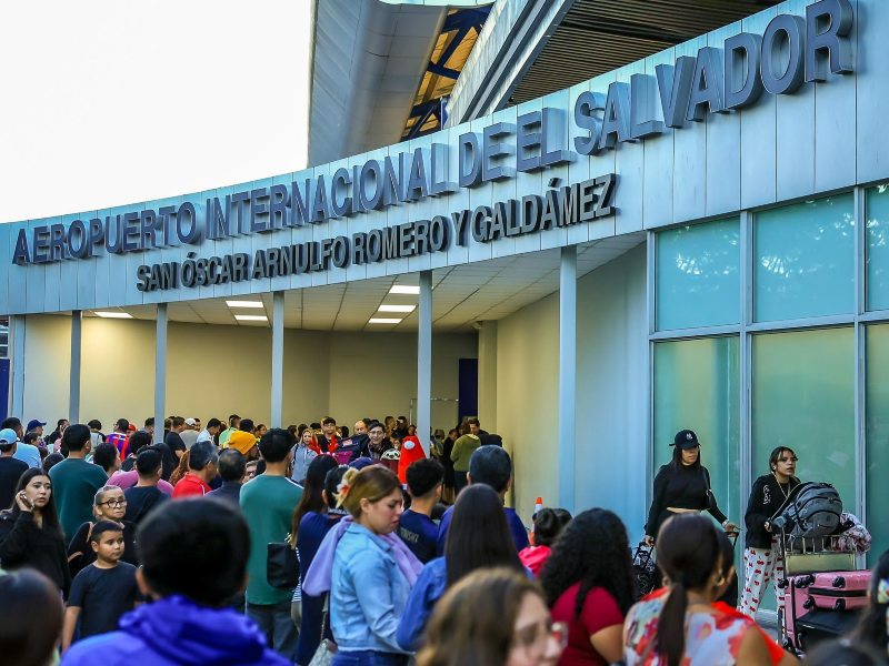 Gobierno flexibiliza reglas para residentes temporales en El Salvador