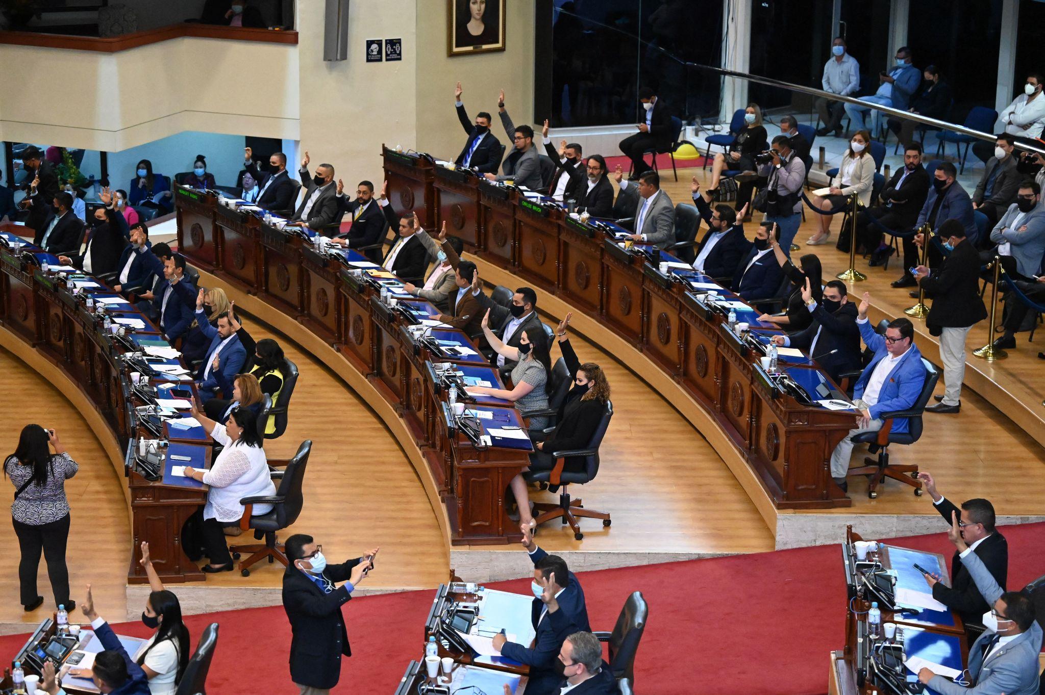 Publican reformas constitucionales que habilitan cadena perpetua en El Salvador