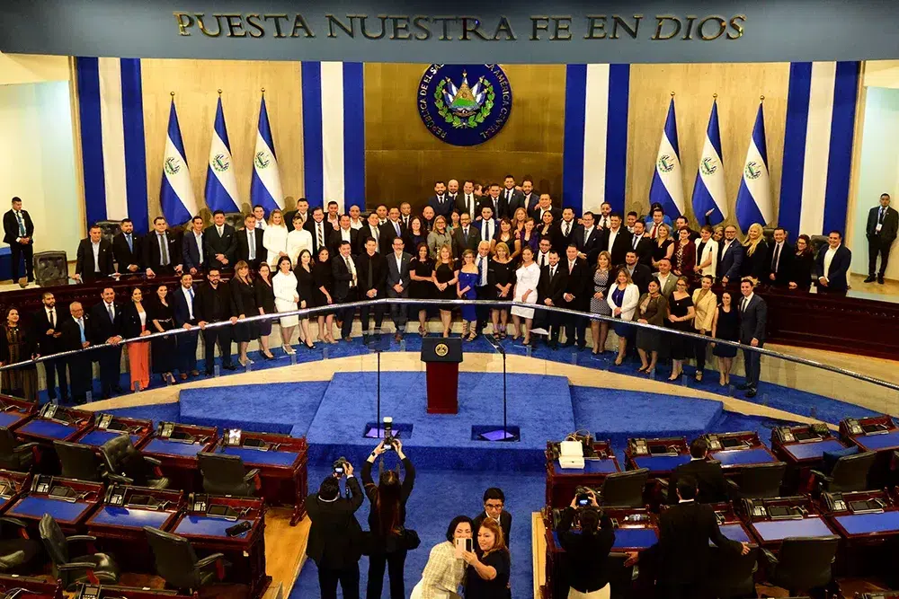 Oficialismo reforma la Constitución para la diáspora tenga sus propios diputados