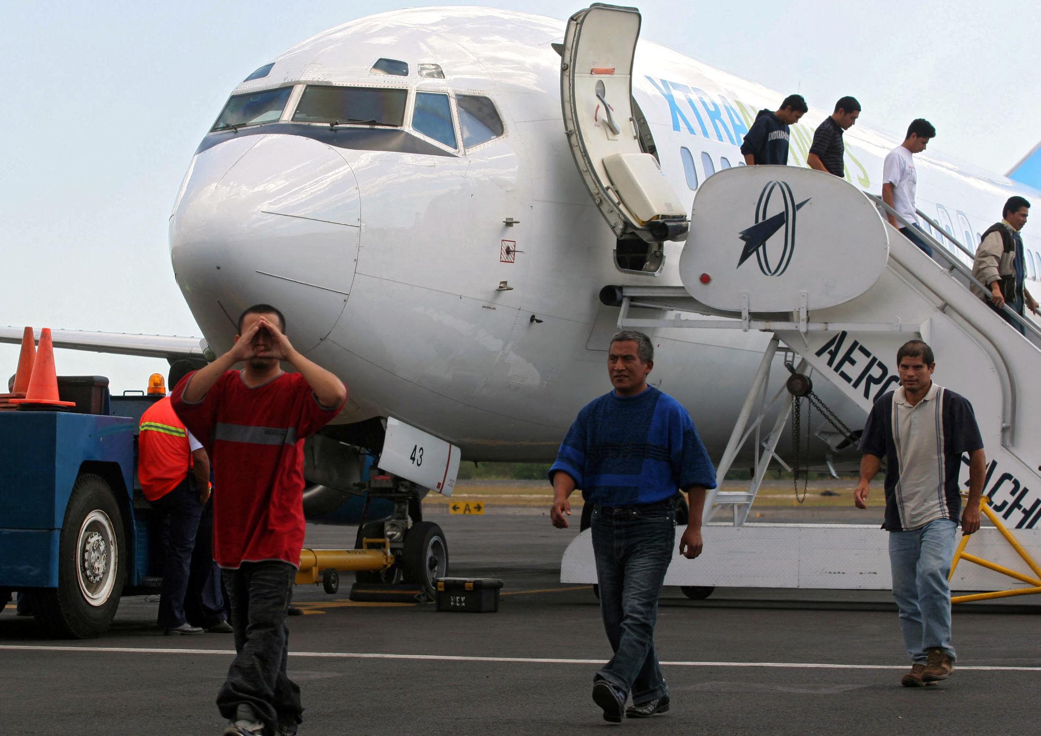 Vuelos de deportación a El Salvador aumentan 24% en primer trimestre de 2026