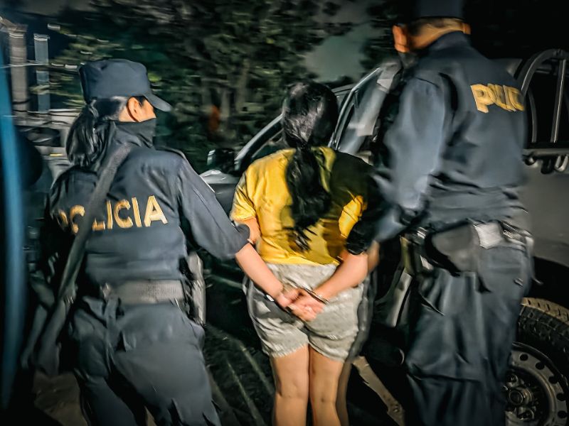 Capturan a 11 acusados de robar $115,000 mediante duplicación de chips telefónicos