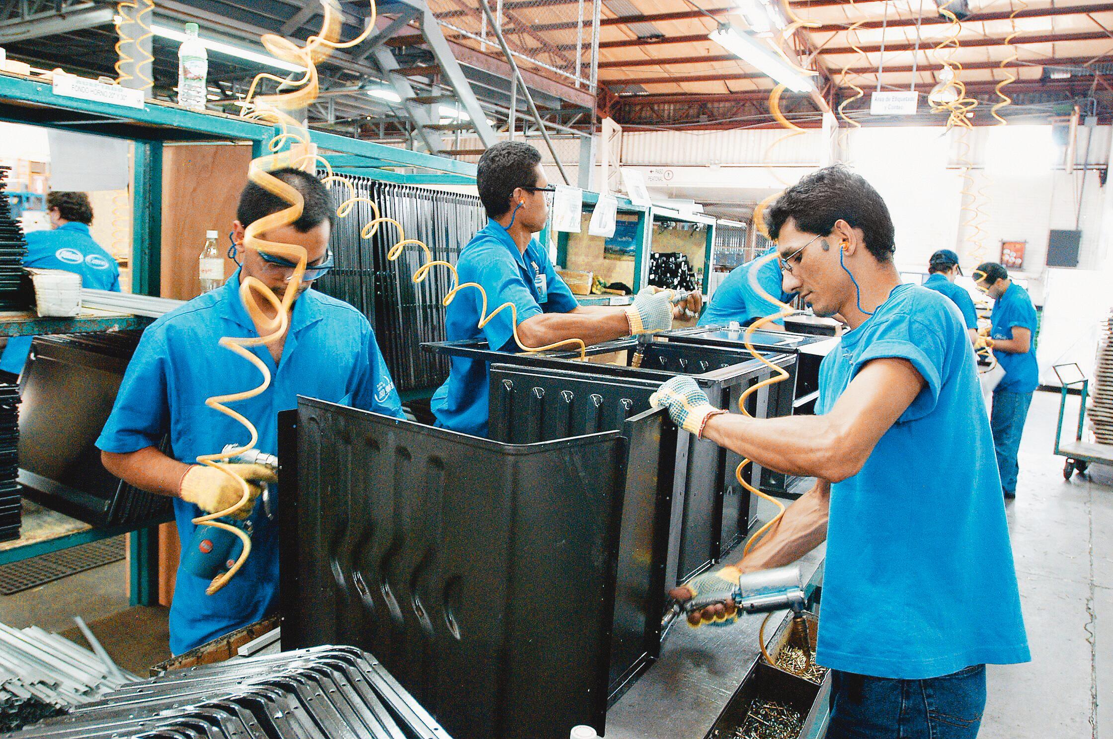 Manufactura y construcción impulsan crecimiento económico de Costa Rica