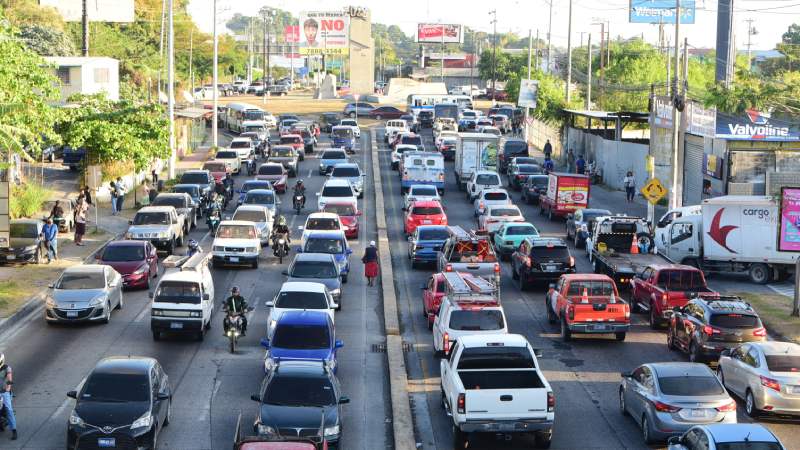 El Salvador duplica su parque vehicular, pero 73.8% de hogares no tiene transporte propio
